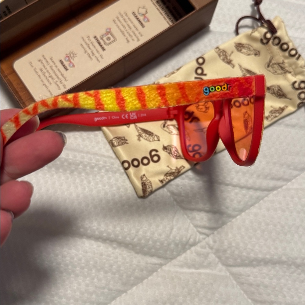 Goodr Birder Fervor look macaw I made it! Sunglasses limited edition fuzzy fur - Picture 4 of 6
